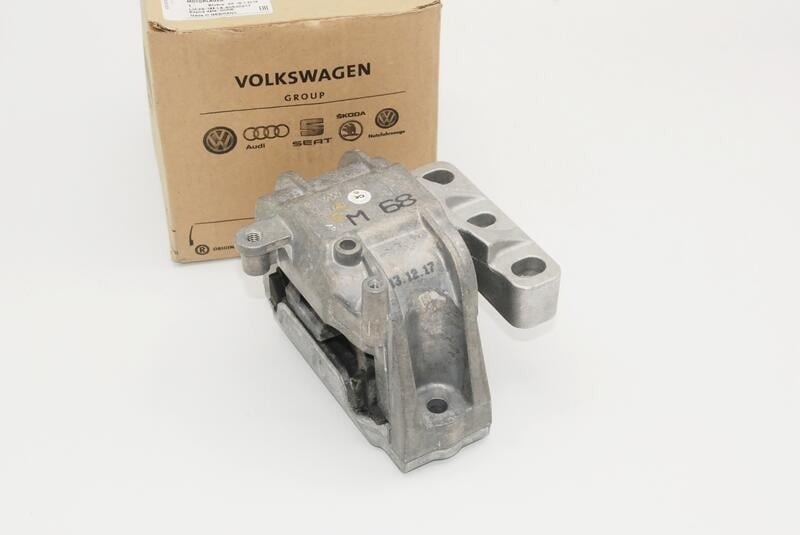 A3 8P TT Superb 3.2/3.6 引擎腳 右邊 正廠 全新