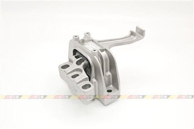 A3 8V Q2 Q3 右 引擎腳 全新