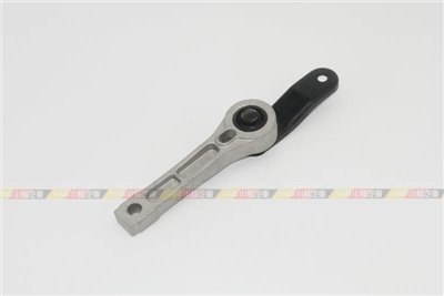 A3 8P Octavia Superb Yeti 引擎腳 中間 全新